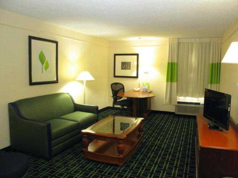 La Quinta Inn & Suites Tulsa Room photo